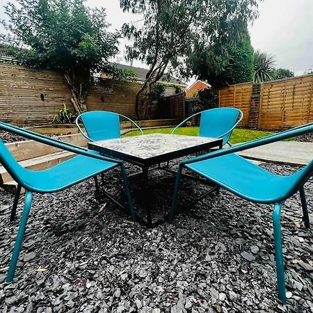 Entire Modern House In Tamworth - 2 Double Beds + Free Parking别墅 外观 照片