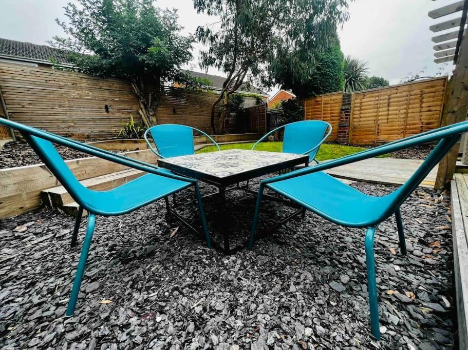 Entire Modern House In Tamworth - 2 Double Beds + Free Parking别墅 外观 照片