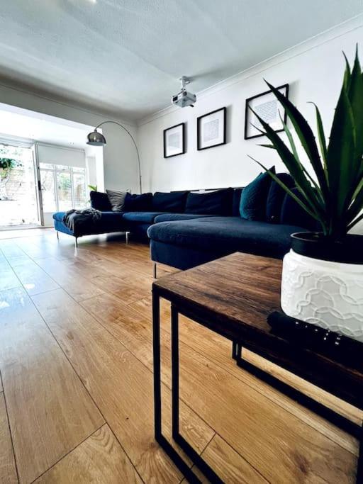 Entire Modern House In Tamworth - 2 Double Beds + Free Parking别墅 外观 照片