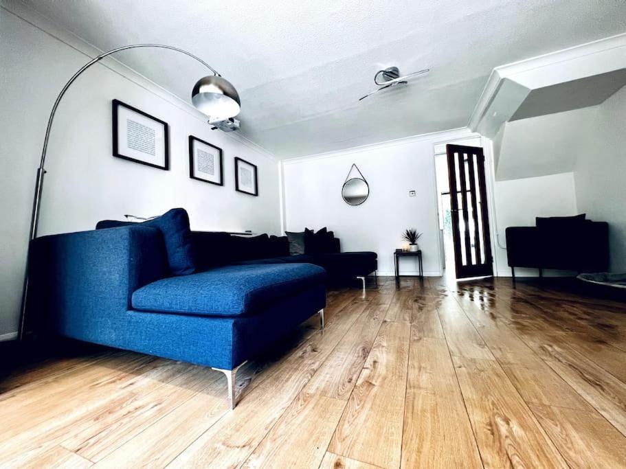 Entire Modern House In Tamworth - 2 Double Beds + Free Parking别墅 外观 照片