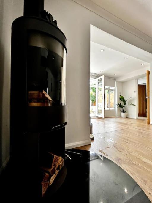 Entire Modern House In Tamworth - 2 Double Beds + Free Parking别墅 外观 照片