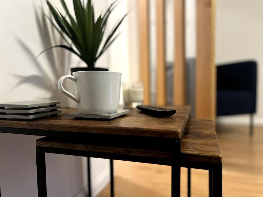 Entire Modern House In Tamworth - 2 Double Beds + Free Parking别墅 外观 照片