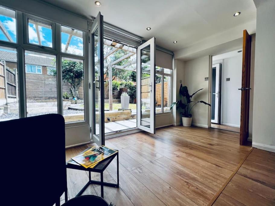 Entire Modern House In Tamworth - 2 Double Beds + Free Parking别墅 外观 照片
