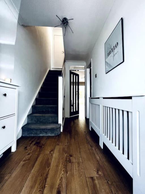 Entire Modern House In Tamworth - 2 Double Beds + Free Parking别墅 外观 照片