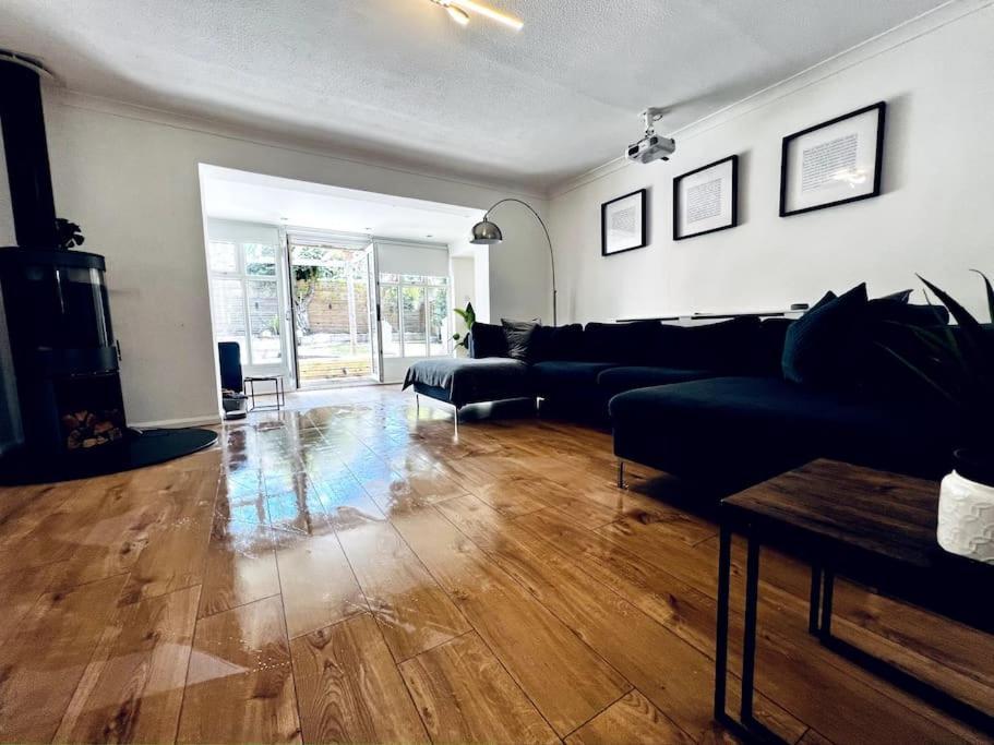 Entire Modern House In Tamworth - 2 Double Beds + Free Parking别墅 外观 照片