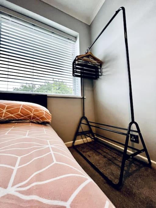 Entire Modern House In Tamworth - 2 Double Beds + Free Parking别墅 外观 照片